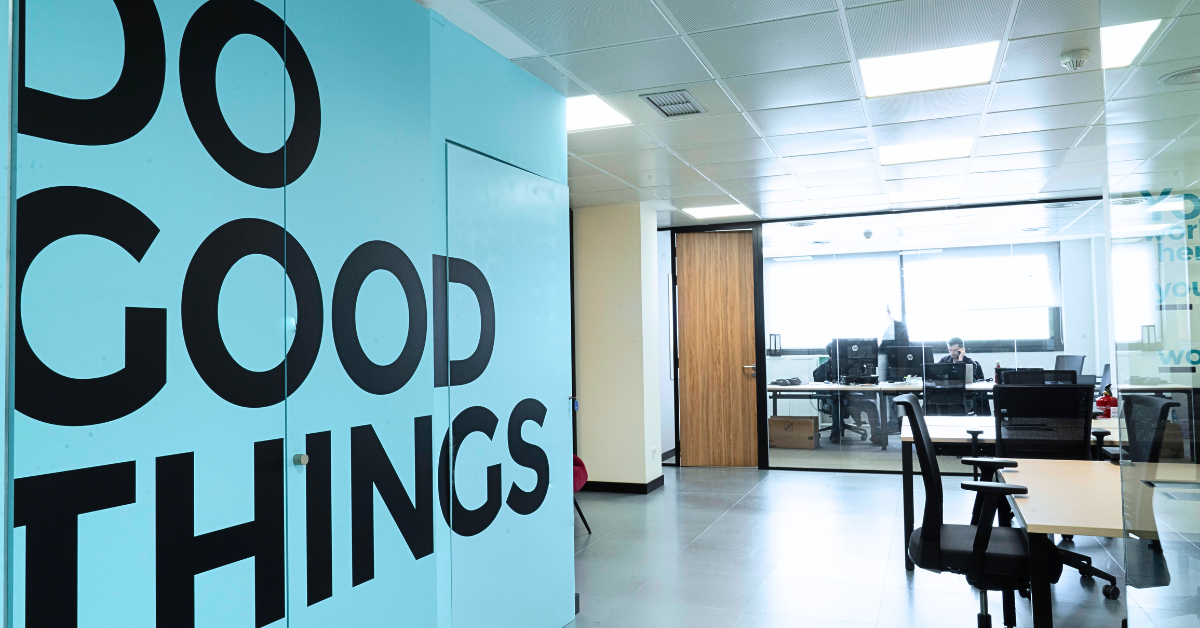 The LED Coworking espacio de trabajo flexible y fijo