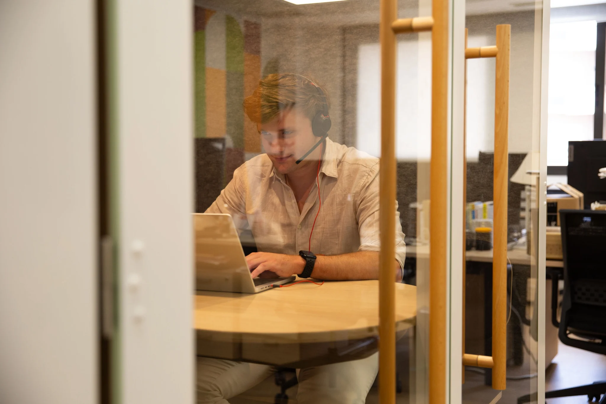 Cabina telefónica en The Led Coworking